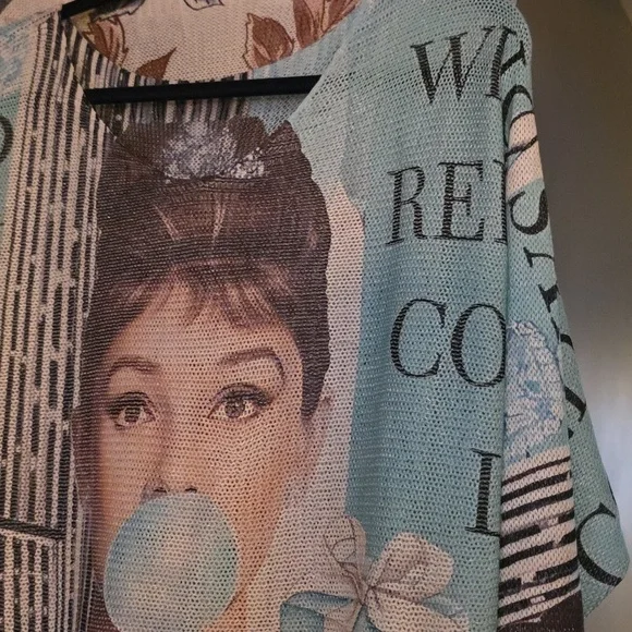 Vintage From Italy Boho Graphic Top Beautiful (Audrey Hepburn) - Picture 1 of 4